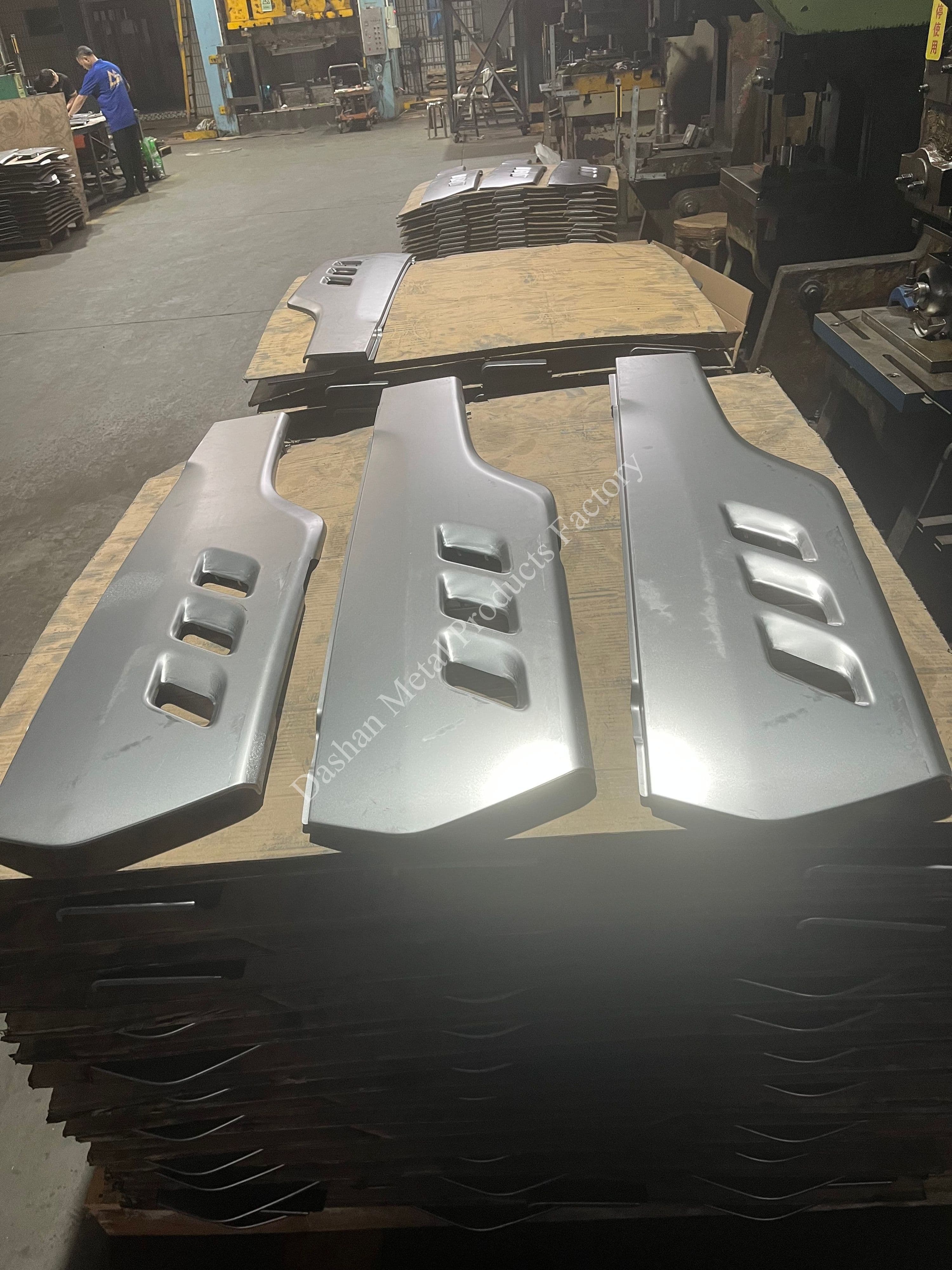 OEM Factory Tractor Iron Side Panels Large Deep Drawing Process 5